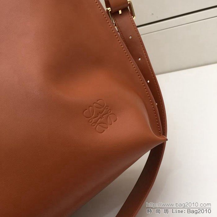 LOEWE羅意威 最新走秀款 原版牛皮 水桶包 內配子母小包 可單肩斜挎 9089  jdl1009